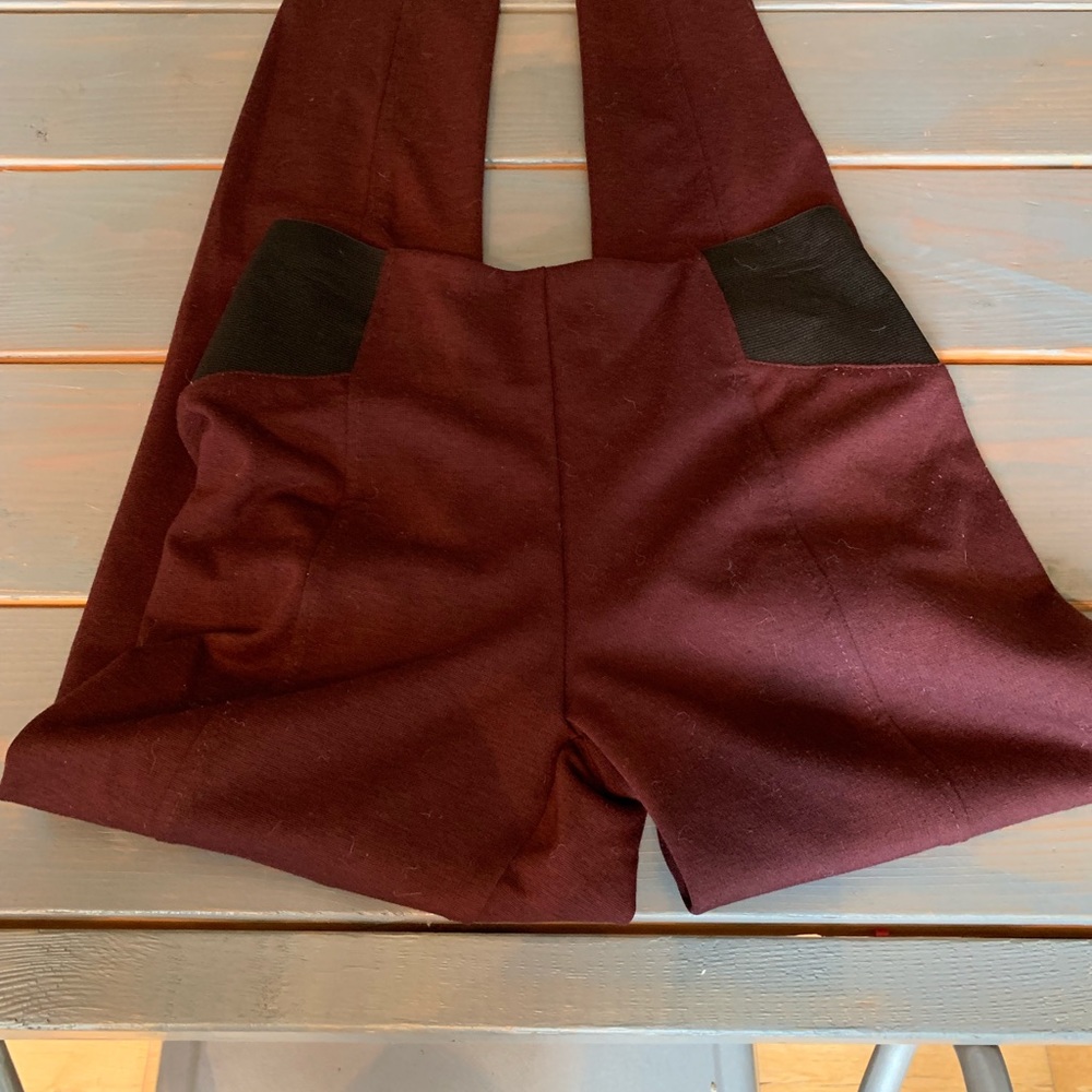 Massini Small burgundy legging.